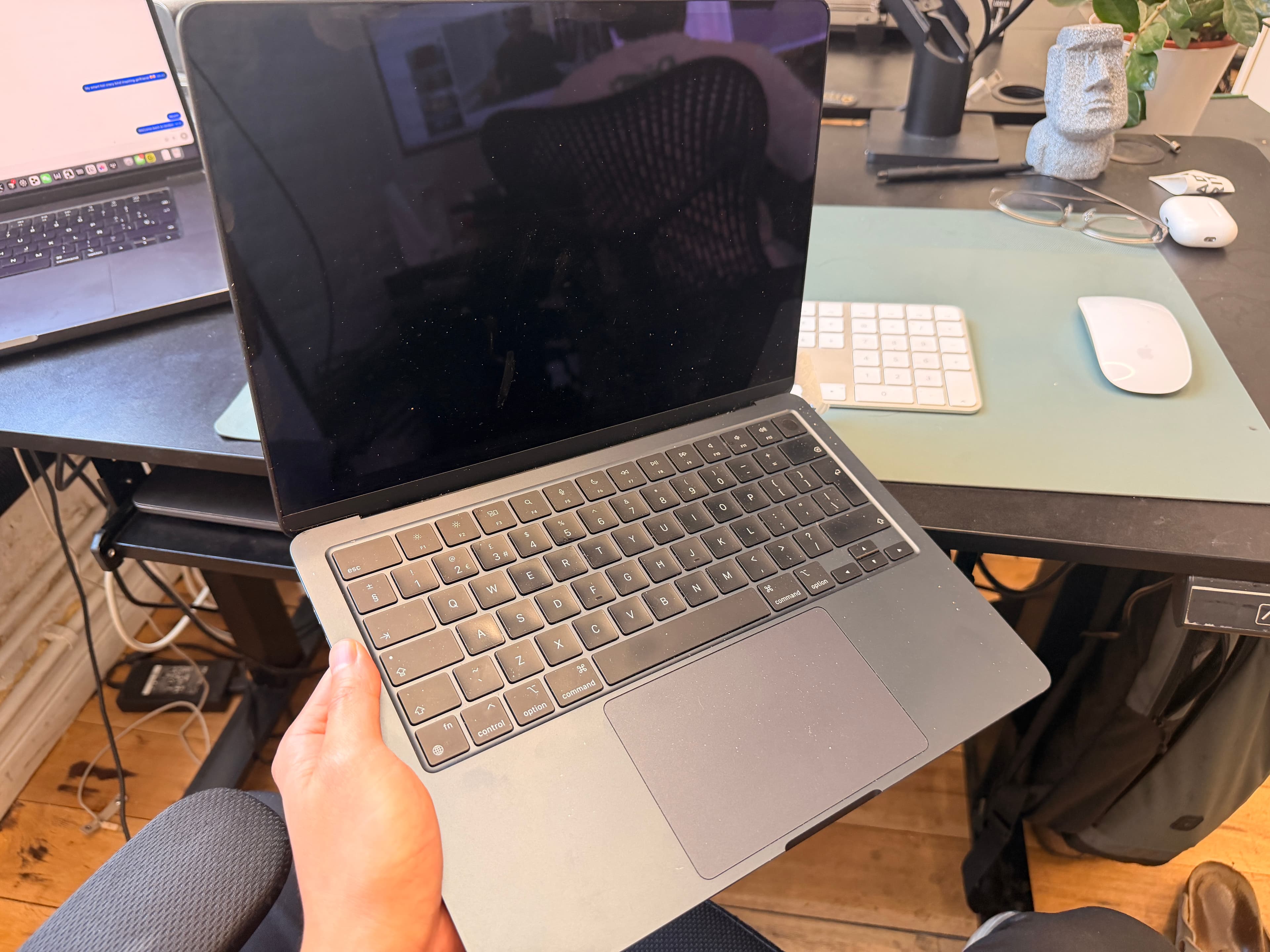 MacBook Air 13" M3 Midnight (A3113) - Used — main photo